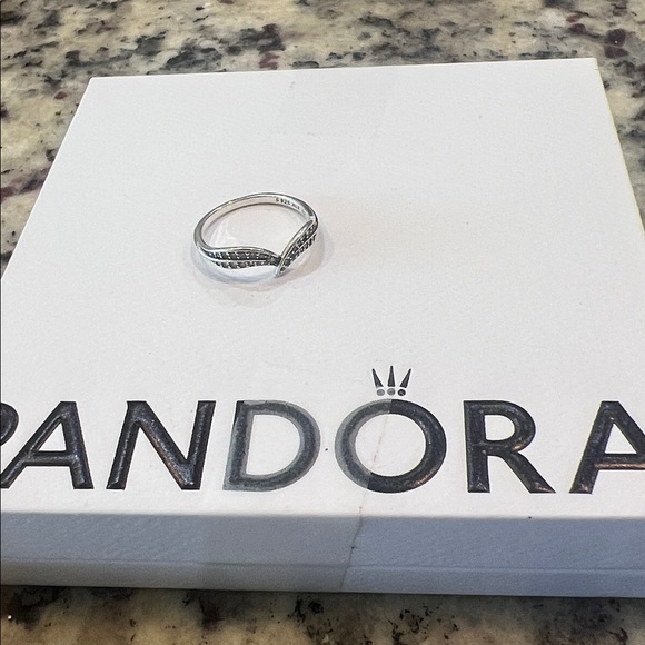 Pandora Sparkling Leaves Ring size 6 - Picture 10 of 10